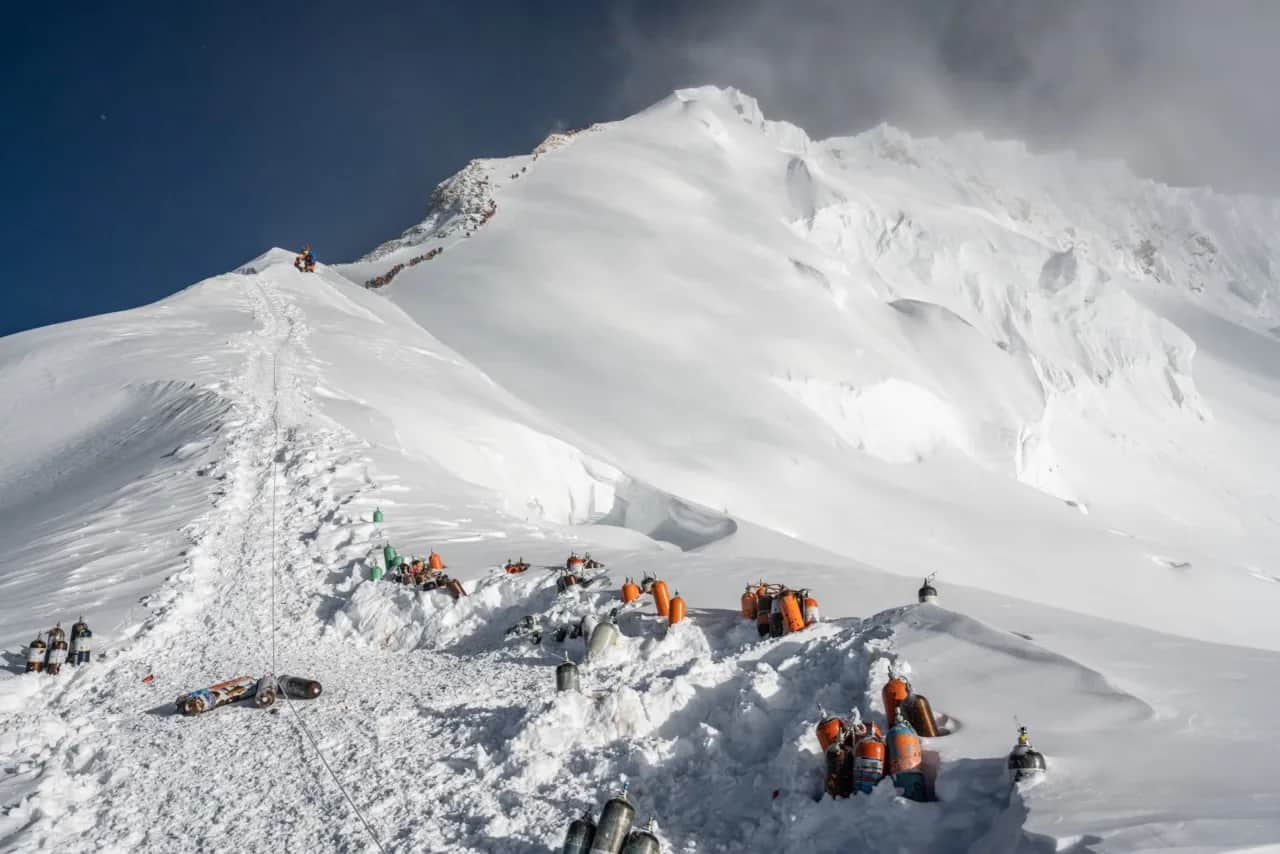 Everest: la montagna più alta, sfide, costi e segreti